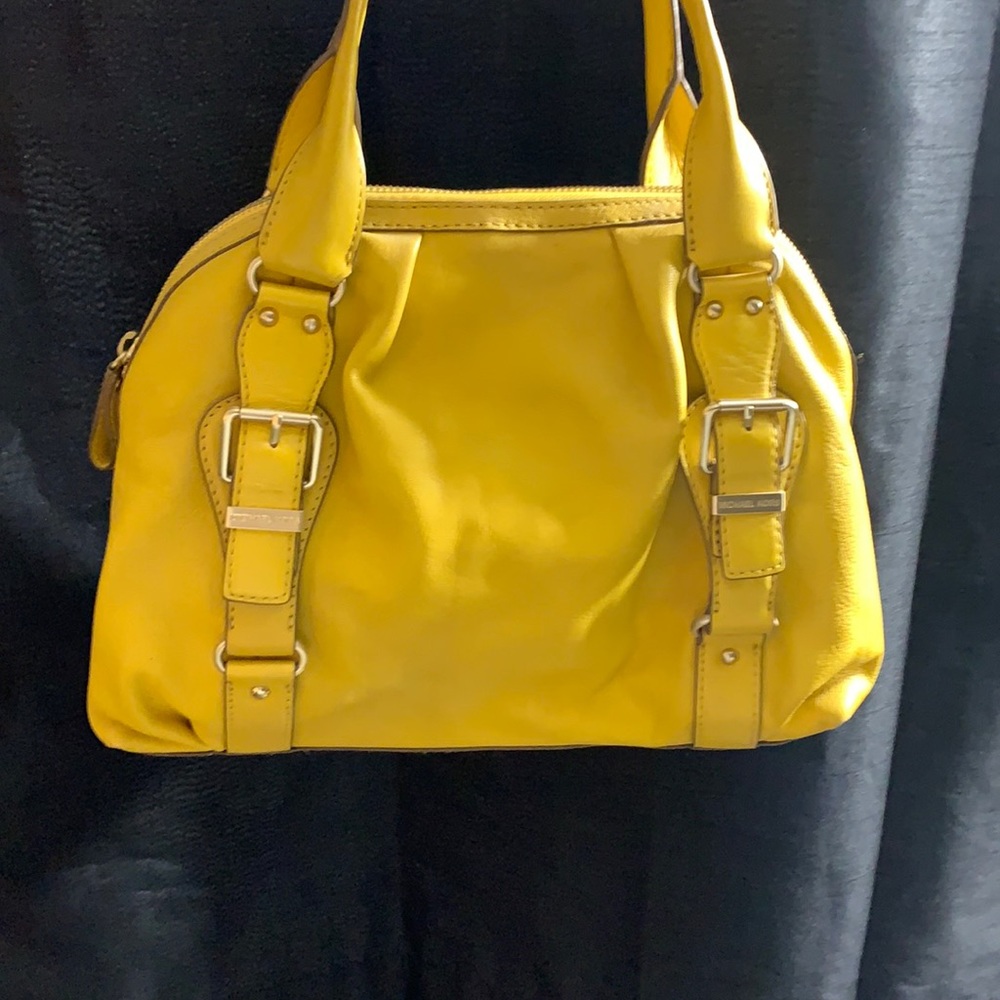 Michael Kors B-0810 Pebbled Shoulder Bag